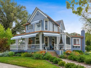 202 N Elm St, Three Oaks, MI 49128