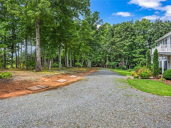 5th image of 1205 Apple Blossom Ln