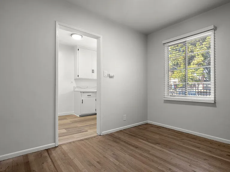 4018 Hillcrest Dr — Photo 6
