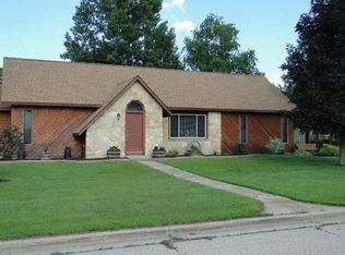 28 16th St, Prairie Du Sac, WI 53578