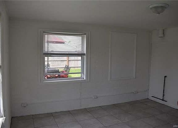 3rd image of 26 Lorraine Ln