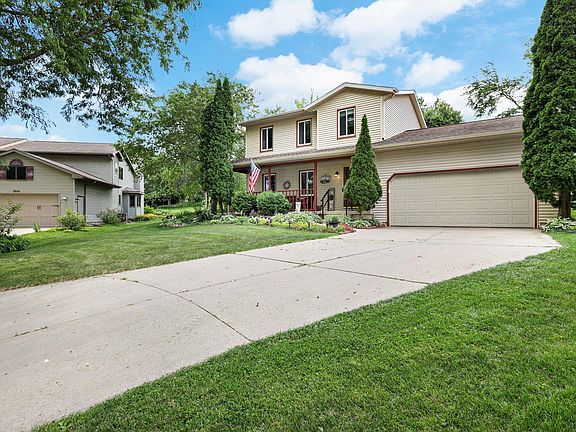 3rd image of 3702 Spring Hill Ct