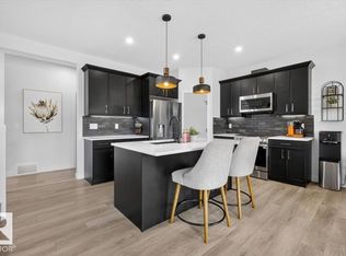 24 Maple Rdg, Sturgeon County, AB T0A1N4