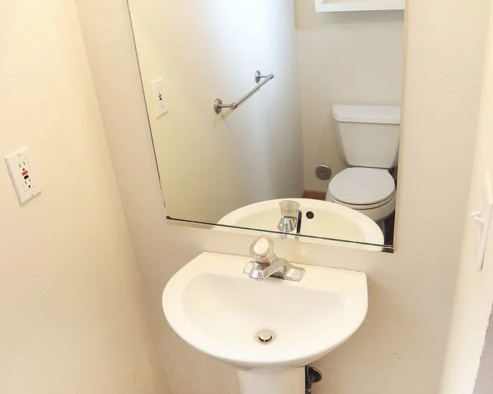209 W Mulberry St — Photo 5
