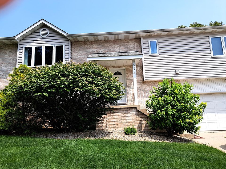 1st image of 2206 Dixon Dr