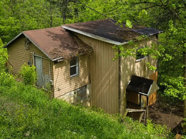 34 Shaffer St, Worthington, WV 26591