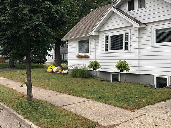 5th image of 921 Nevada St SE
