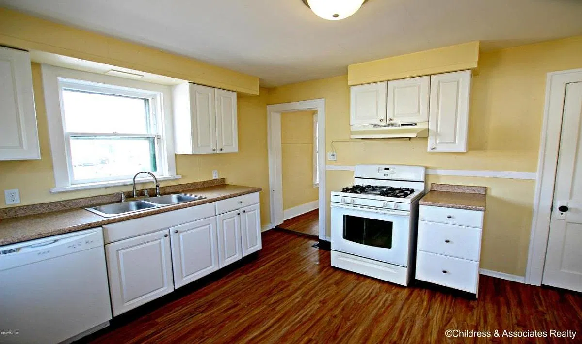 3 bed, 945 sqft, $1,800 — Photo 3
