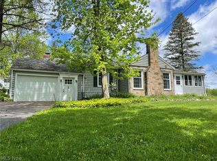 147 Canfield Dr, Chardon, OH 44024