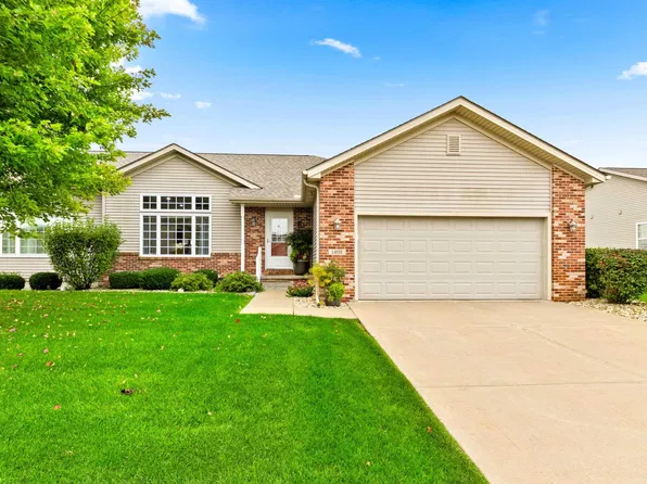 1402 Calvin Dr, Washington, IL 61571