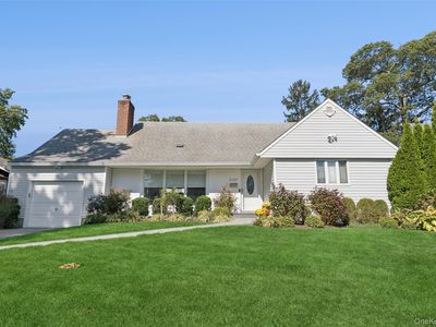2147 Seneca Drive N, Merrick, NY, 11566