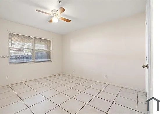 5604 NW 27th Ct — Photo 7