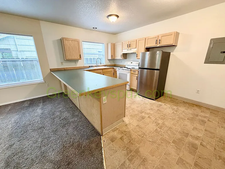 10030 N Lombard St — Photo 17