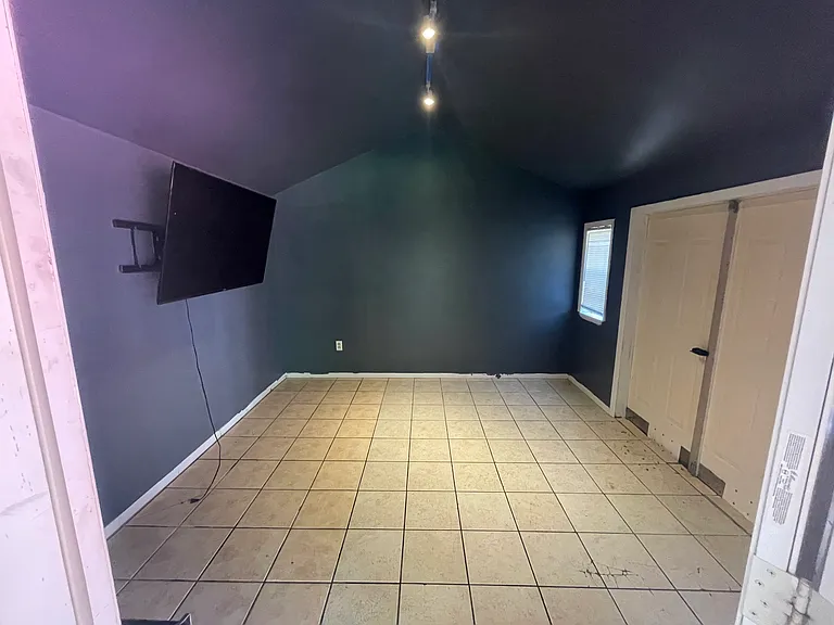 1024 Windward Ln — Photo 8
