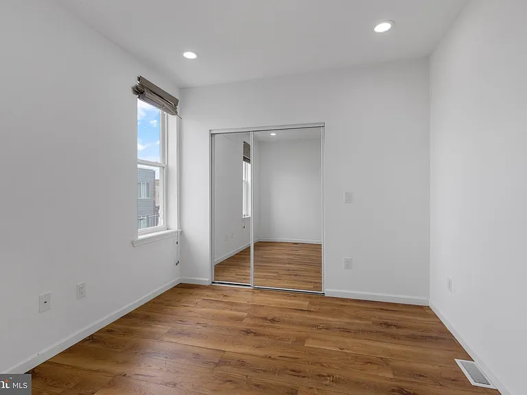 2516 W Master St — Photo 34