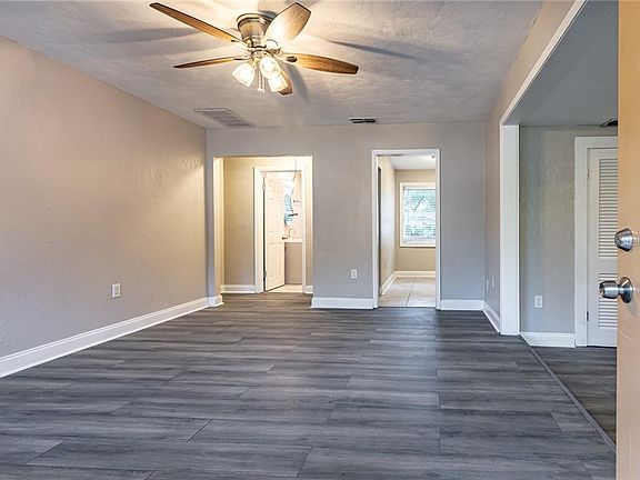 4th image of 1209 E Flora St