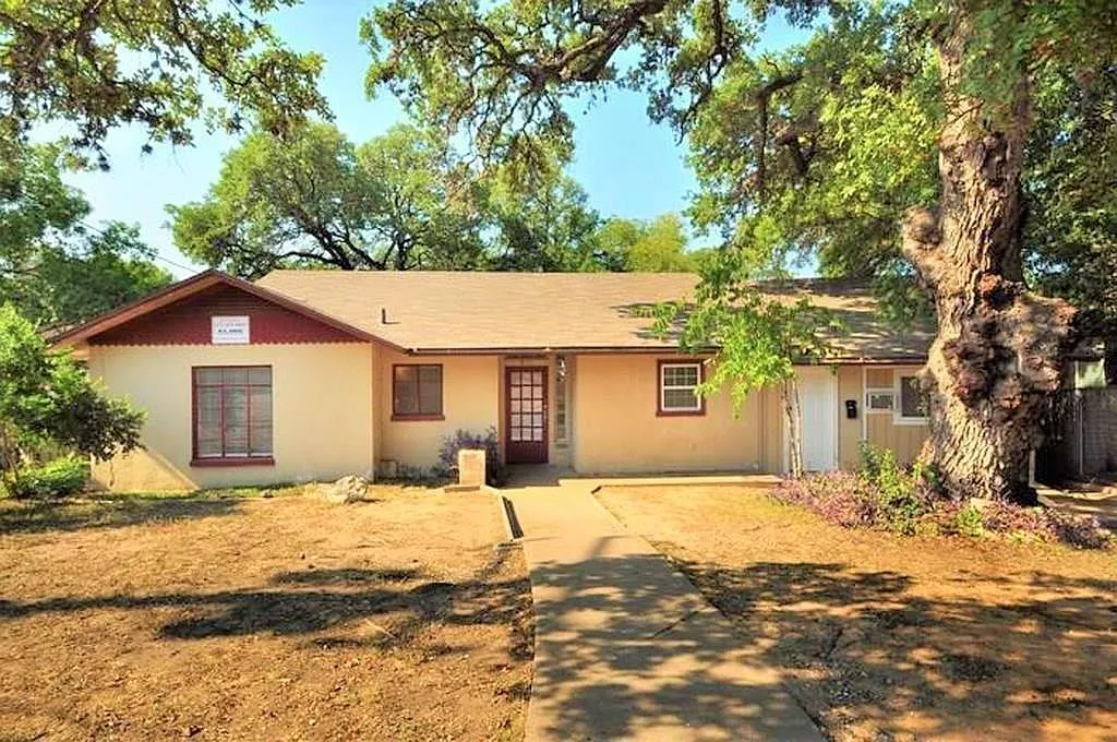 5 bed, 2174 sqft, $2,895 — Photo 1