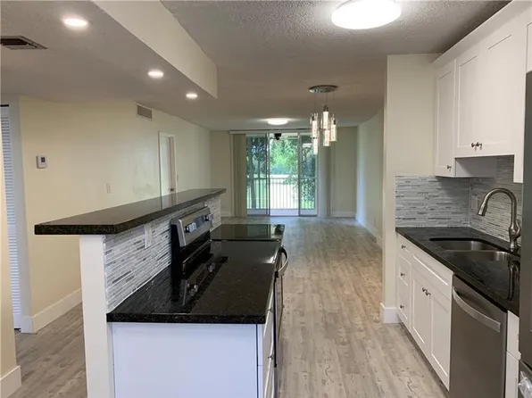 250 Jacaranda Drive #203, Plantation, FL 33324