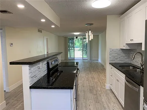 250 Jacaranda Dr #203 Photo 1
