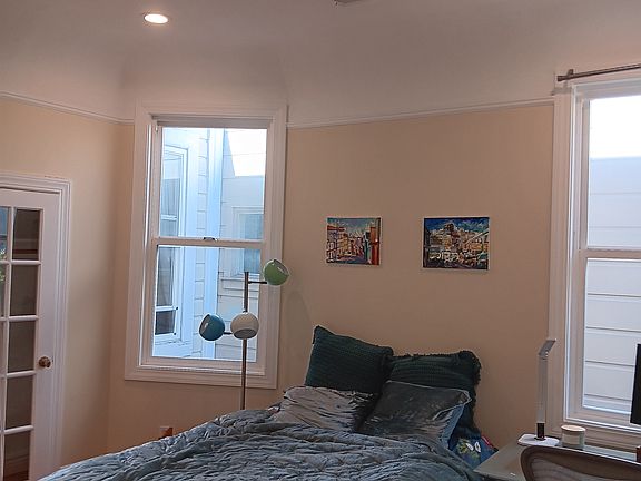 4th image of 2670 Bush St