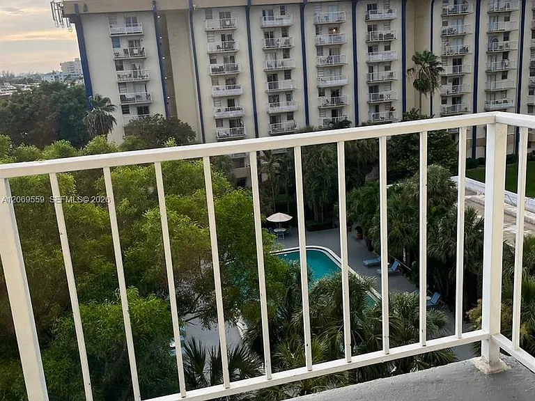 4550 NW 9th St #701E — Photo 8