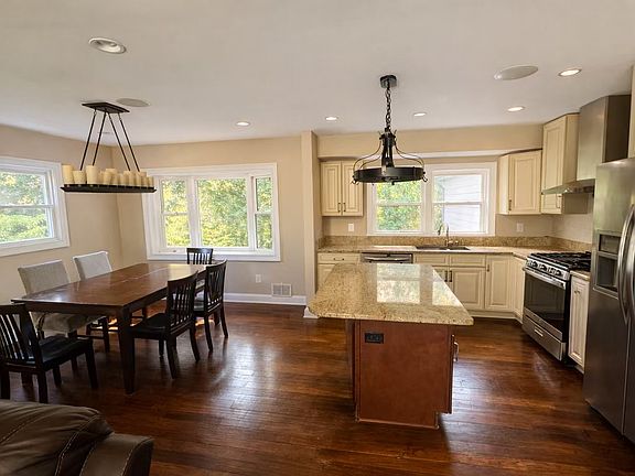 3rd image of 1711 Strine Dr