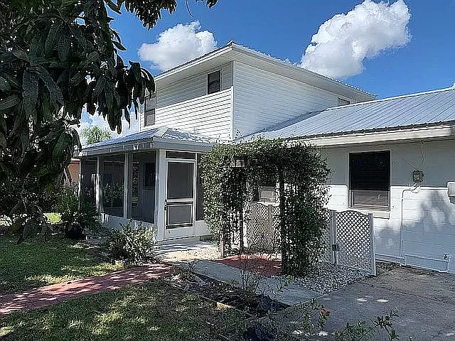 3 bed, 1881 sqft, $2,500 — Photo 3