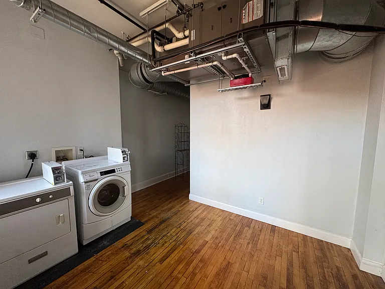 135 Washington St — Photo 13