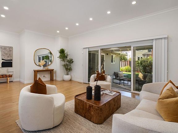 5th image of 731 W Capistrano Way