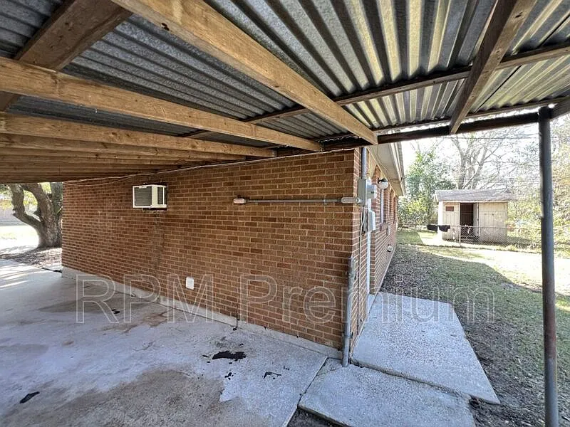 3 bed, 1.0 bath, 900 sqft, $795 — Photo 3