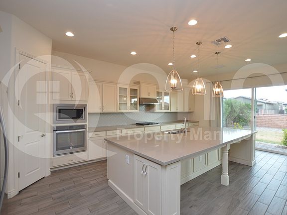 2nd image of 1425 E Lexington Ave