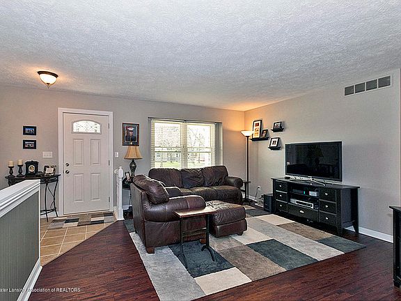 3rd image of 606 Dartmouth Dr