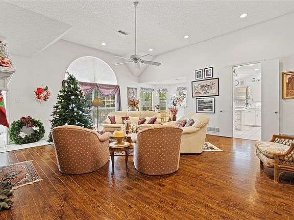 2nd image of 6801 N Oaks Dr