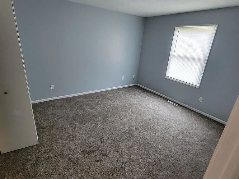 2128 Breton Rd SE — Photo 4