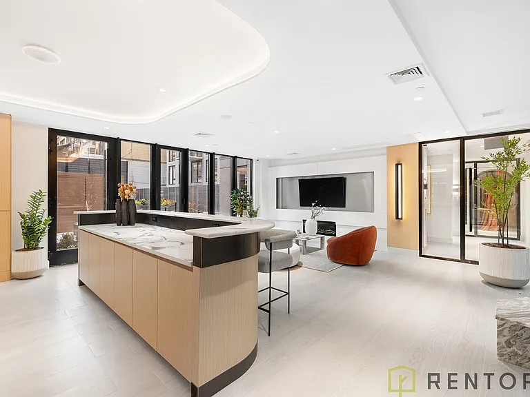 554 W 46th St #1040 — Photo 17