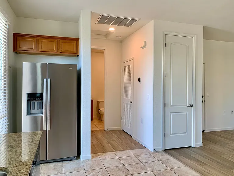 1900 Monroe Ct #100 — Photo 9