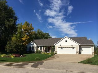 8888 Cavalier Ct, Jenison, MI 49428