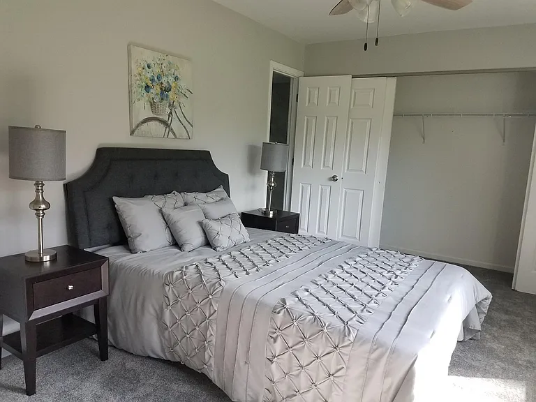 2403 S Goebbert Rd #F101 — Photo 6