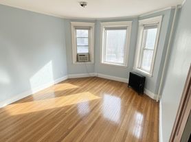 1633 Commonwealth Ave