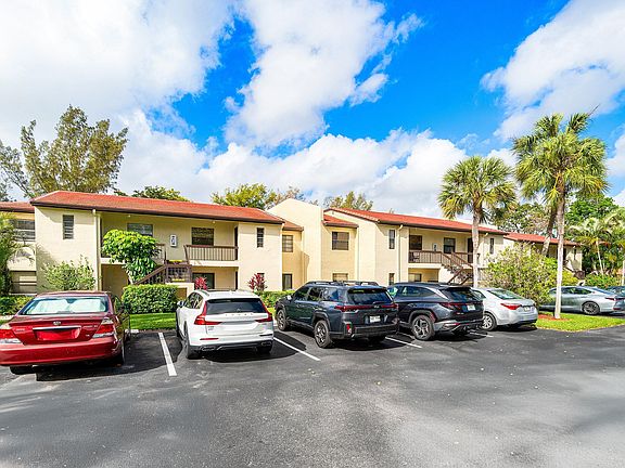 2nd image of 8320 Casa Del Lago #D