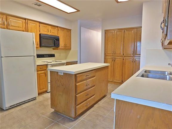3rd image of 513 W Windsor Dr
