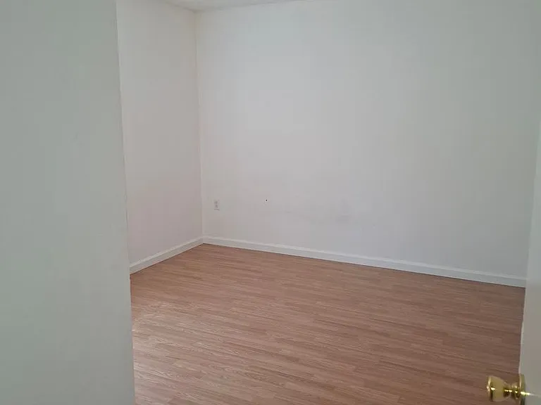 184 Elm St — Photo 30
