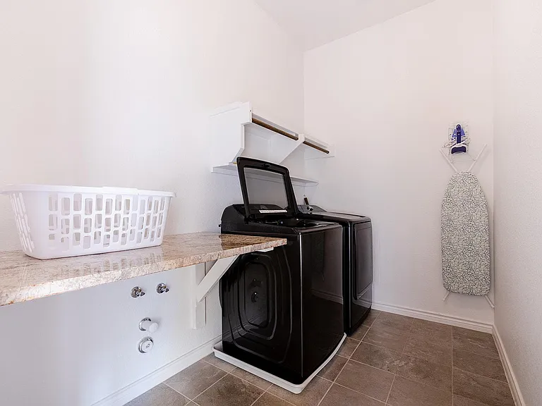 305 Adams St — Photo 25