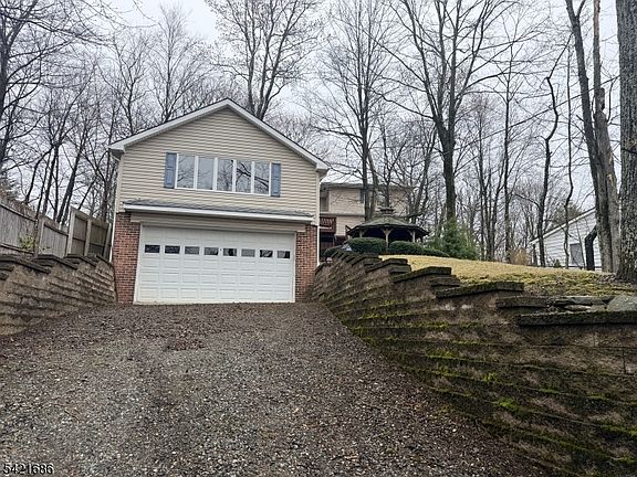 3rd image of 32 Clayton Rd