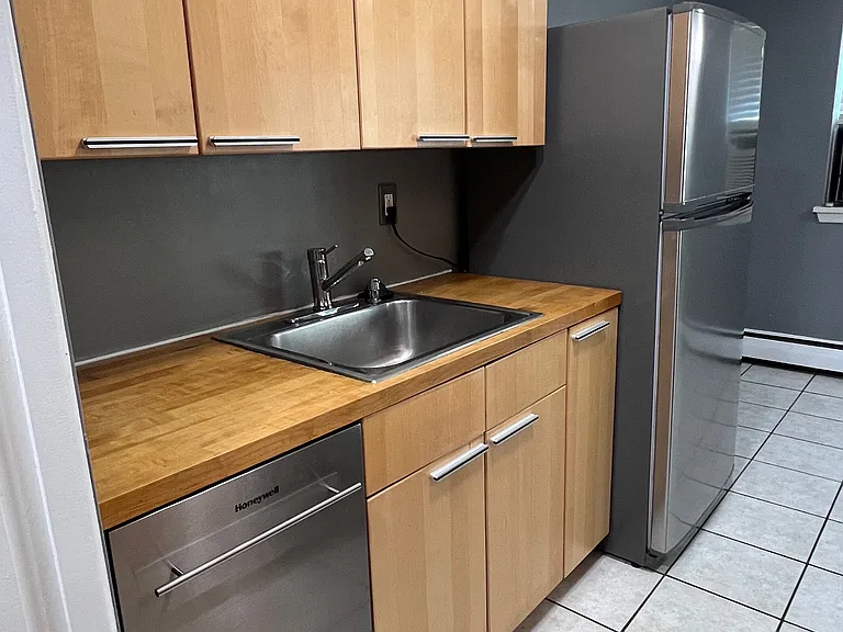 2747 Dupont Ave S #102 — Photo 3