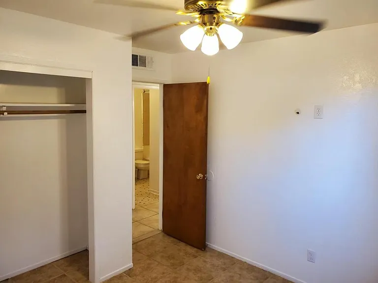 1019 S Demaree St — Photo 20