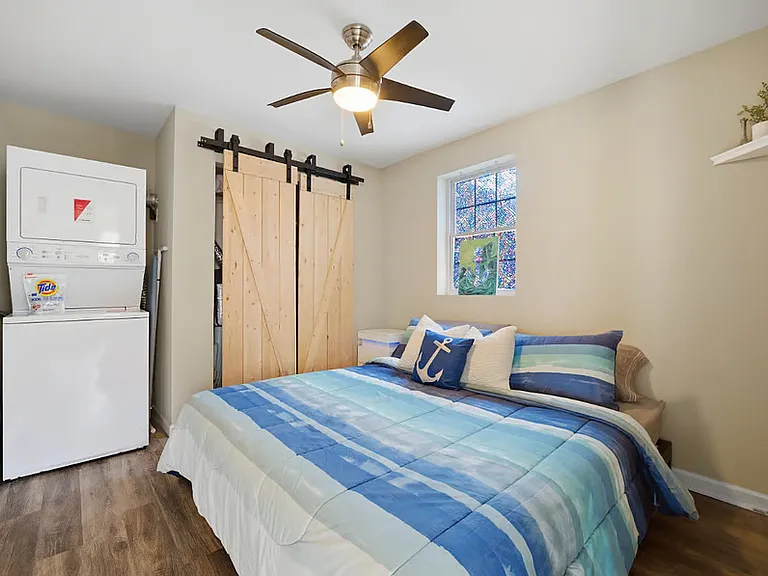 831 Gates Ave #C — Photo 3