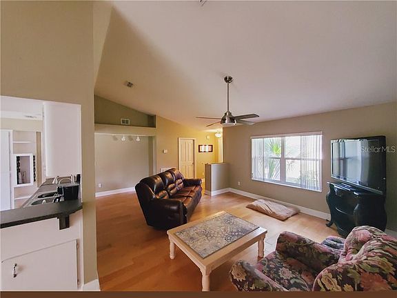 5th image of 1015 SE Wenona Ave