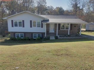 111 Country Acres Rd, Walhalla, SC 29691