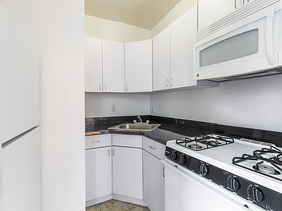 3rd image of 141 E 19th St #Ba2